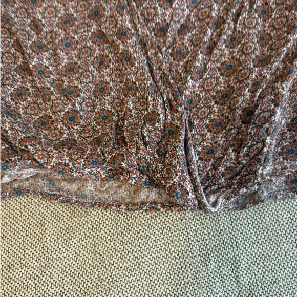 American Eagle Outfitters Women’s Multicolor Floral Blouse Size M NWOT V Neck - Picture 6 of 14